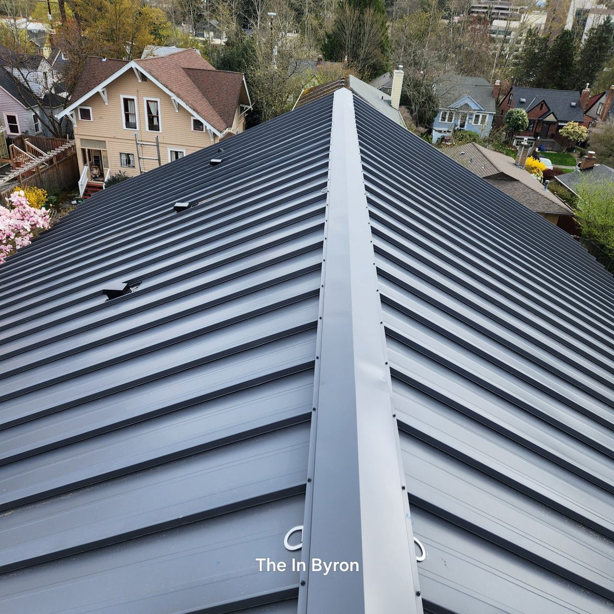 Standing seam metal roof ridge - Seattle